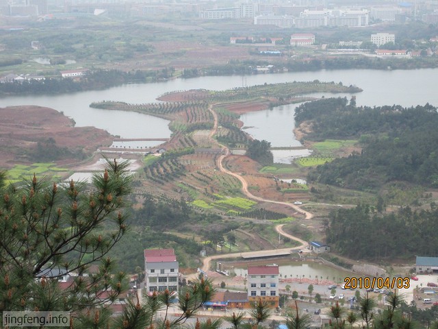 尖峰山上俯瞰
