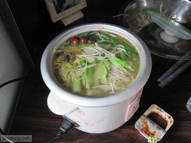 电火锅里煮菜